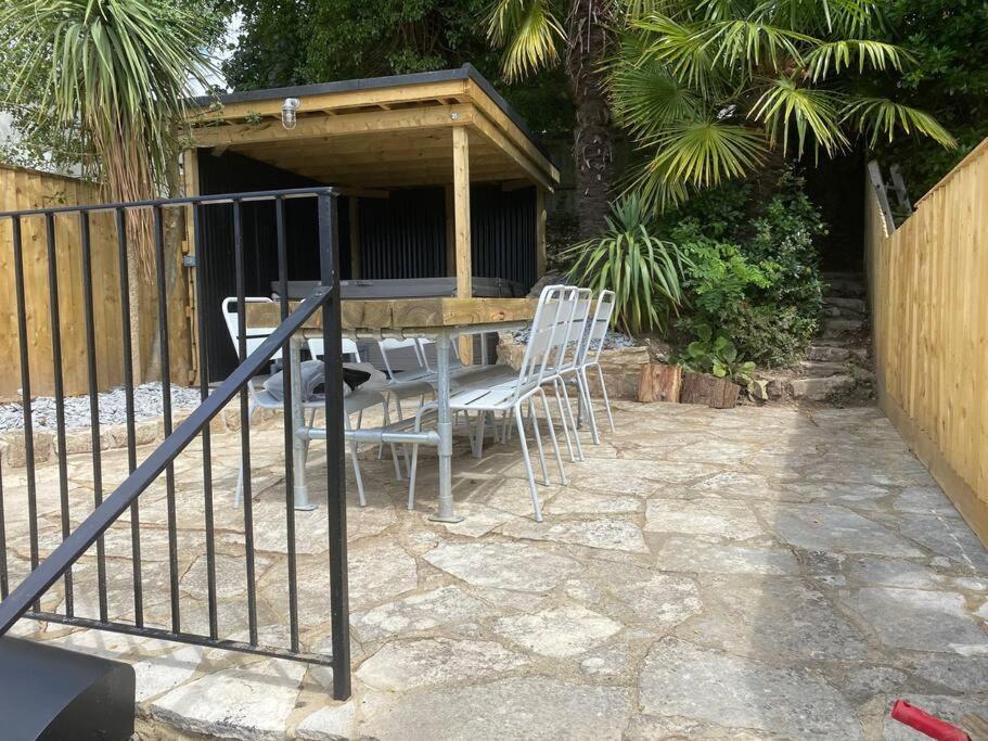 Дом отдыха Luxury Bmth House With Hot Tub. Stunning! Борнмут
